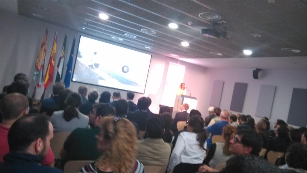 ahrenner's tweet photo. #garaje2.0 de #Cáceres acogiendo lanzamiento #Agrotech #Startup mucha expectativa y caras nuevas http://t.co/3HGqrqFS2i