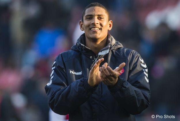 fcutrechtpics's tweet photo. Haller tekent contract ! #utrproat http://t.co/2pUT4vfg5M