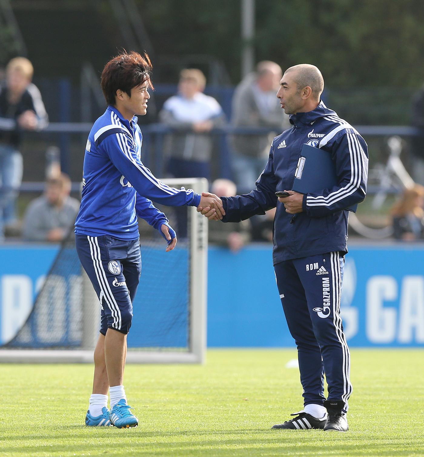 Fcシャルケ04 S04 速報 ディマッテオ が 内田篤人 のポジション変更を発表 レアル戦の攻撃面での貢献や日頃の裏への飛び出しが相手にとって危険だという評価が 内田のfw抜擢に繋がった 今後は Kj Huntelaar と2 トップを組む Http T Co