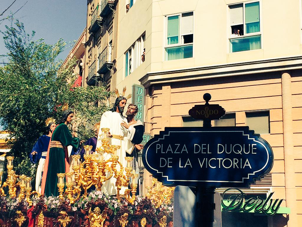 Jotabev's tweet photo. Y te vi.... #besodejudas #Sevilla #LunesSanto  #SemanaSanta15 http://t.co/1vCcREqLdK