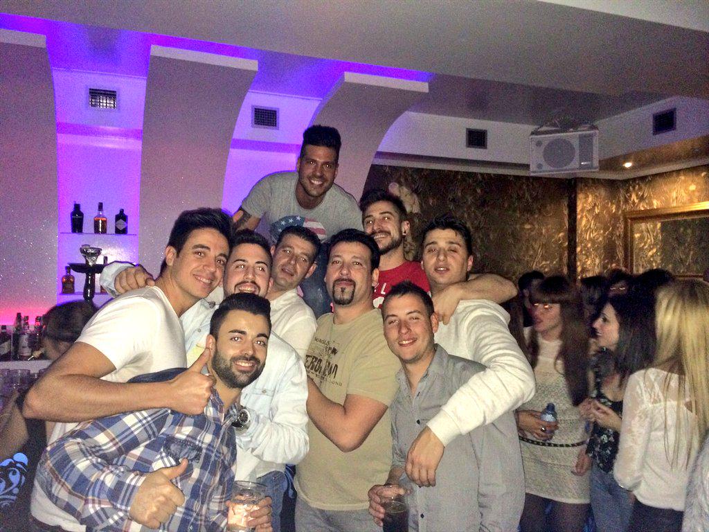 sublimeclub's tweet photo. Noches sublime @seramelin @yiyi7138  @pablocondecuba #lacorterestaurante http://t.co/SxL4o5HbQt