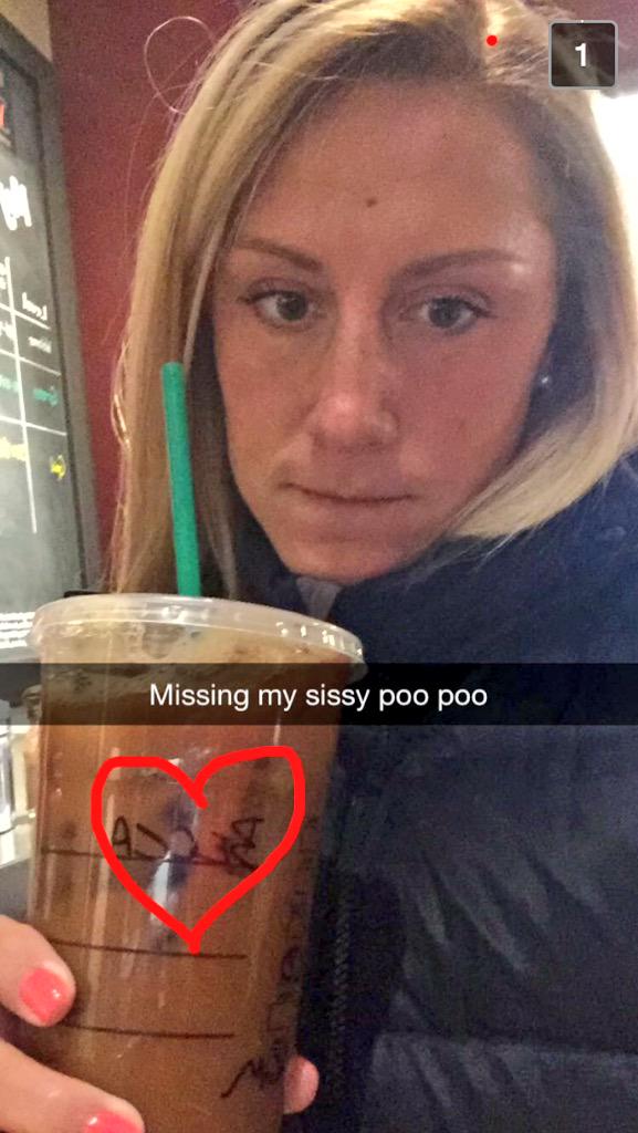 When she gets my name on her Starbucks cause she misses me so much #twinning 👯 <a href="/LinleyBlock/">Linley Block</a>