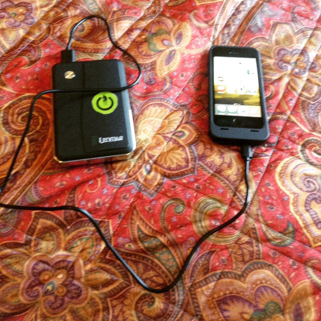 simplyatomix's tweet image. 11000 mAh battery charging a 2300 mAh battery case charging a 1570 mAh phone. #iPhoneProblems #switchToAndroid