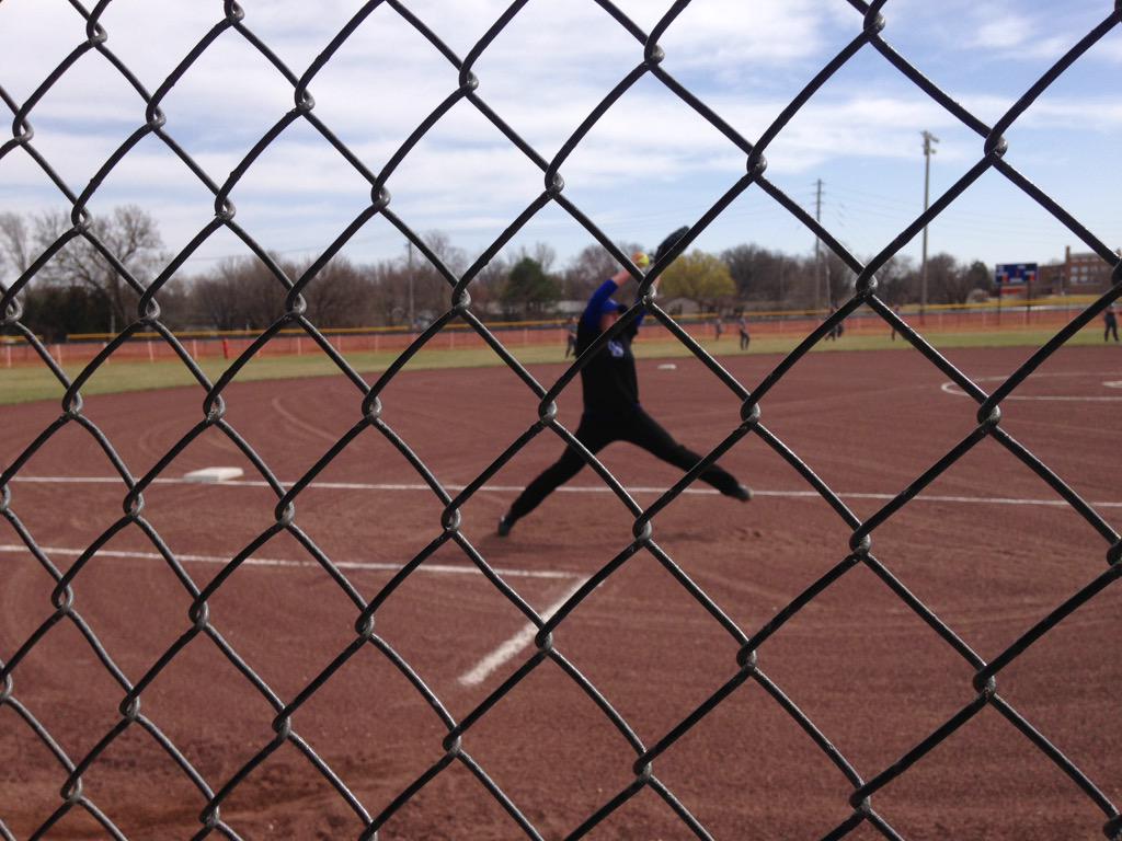 YCsoftball tweet media