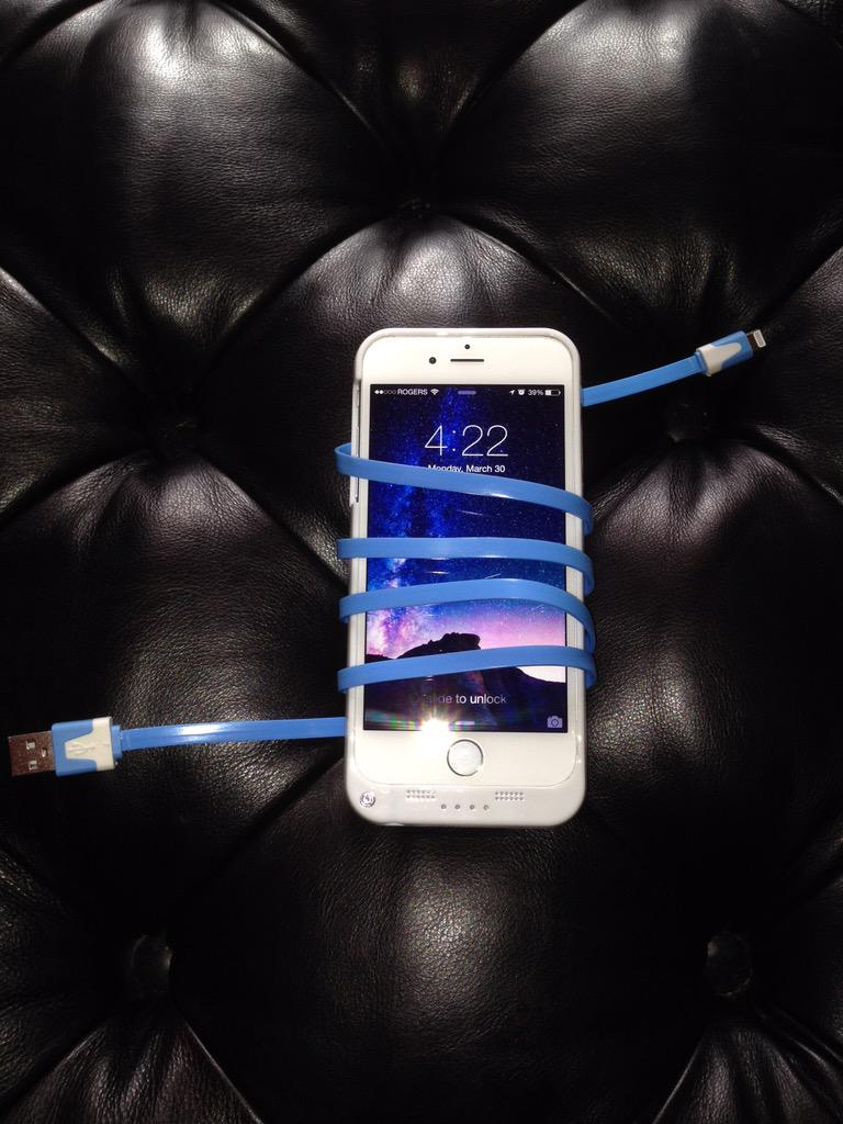 GIacierTech's tweet image. Rechargeable case + ultra slim lightning cord make a great pair 😁👉 GlacierTech.co