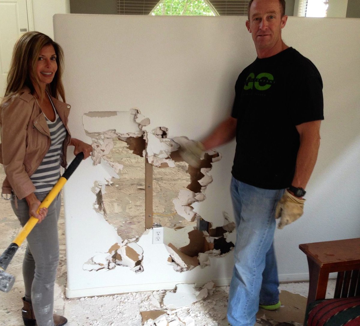 Scott_Yancey's tweet image. Amie taking matters into her own hands! Opening it up will make the space feel bigger! #FlippingVegas #GoliathCompany