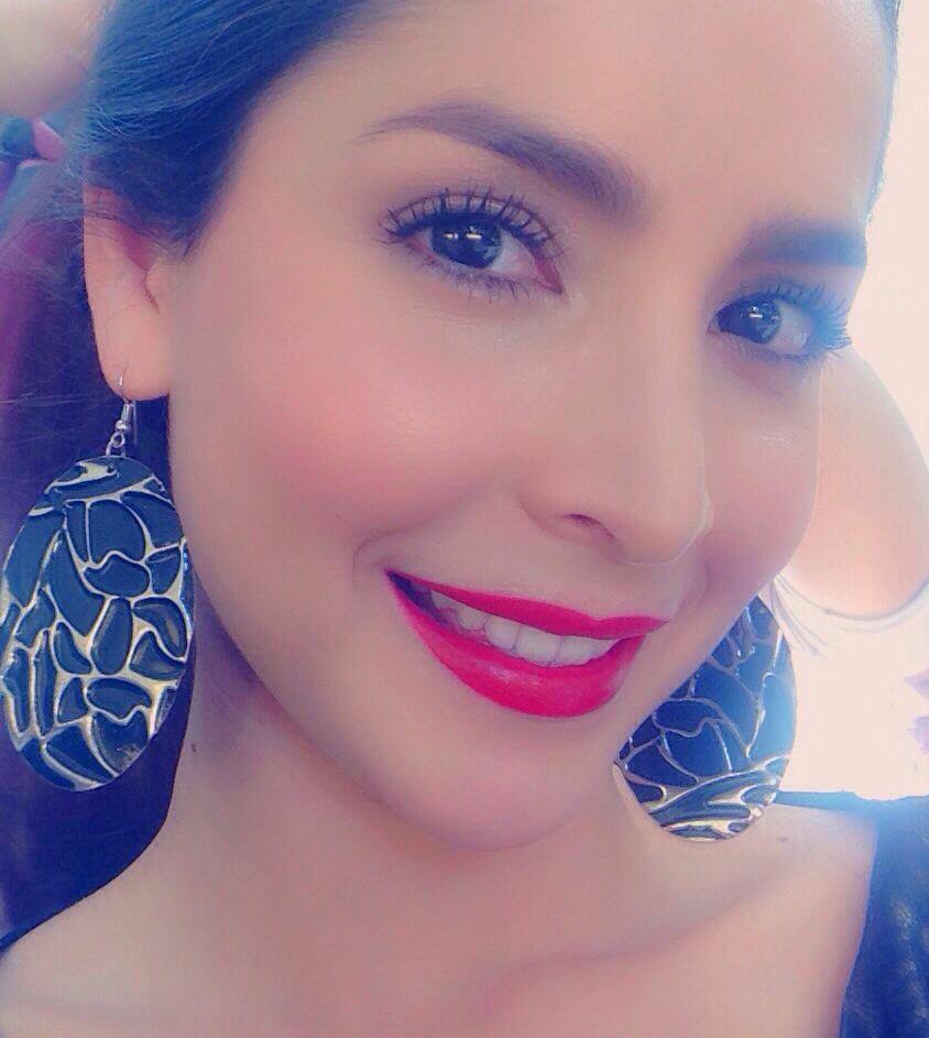CVillaloboss's tweet photo. Empezando la semana de rojooo💋💋💋!!! Que tengan todos una espectacular semana😜😜😜!!! http://t.co/Y2CDciaqnG
