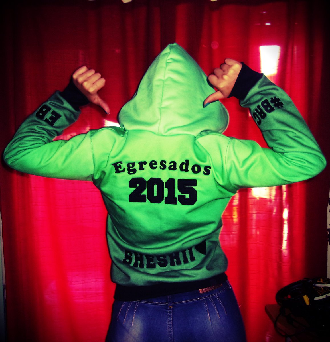 sheshi97's tweet photo. #Egresados2015 #Camperas #Choco13D #6to7ma #Economia http://t.co/wbceZpuqAb