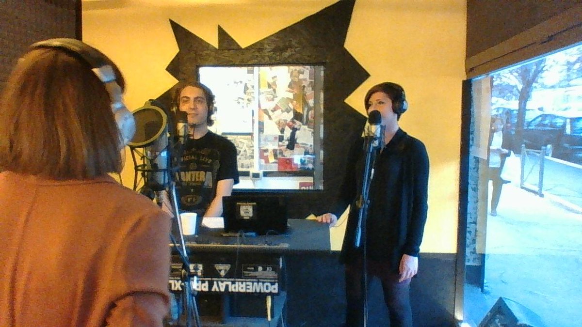 AIESECSapienza's tweet photo. Qui in @RadioKaosItaly  siamo persone serie!
#AIESEC #AIESECRomaSapienza #NextStop #RadioKaos http://t.co/dOtX3YwR2F