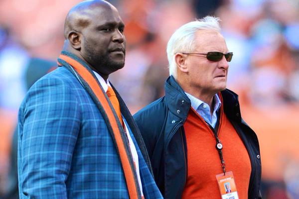 MLBChttr's tweet image. Here are 4 major points in the #Browns' #textgate scandal – bit.ly/1DljCVJ