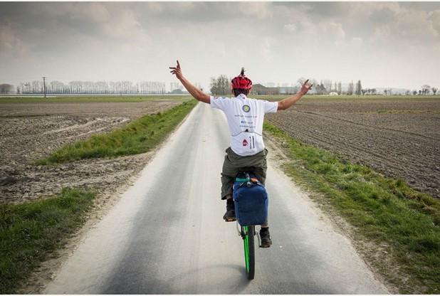 Where's Ed? Watch the latest from @worldunicycle in his bid to raise cash for <a href="/SchoolinaBag1/">School in a Bag</a> ow.ly/KZqKM