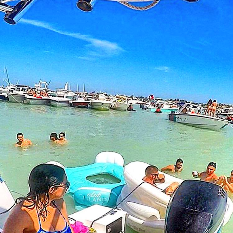 GetToKnowMiami's tweet image. Nixon Miami launching April 2015...stay tuned in for more info! ⛵️☀️🍹 #NixonSandBar #NixonMiami