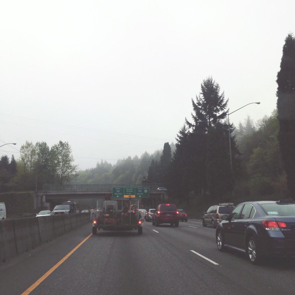 stephoto27's tweet photo. Love driving to Portland State when mornings like today are foggy  ☁️☁️☁️ http://t.co/ZEWsXOrDEj