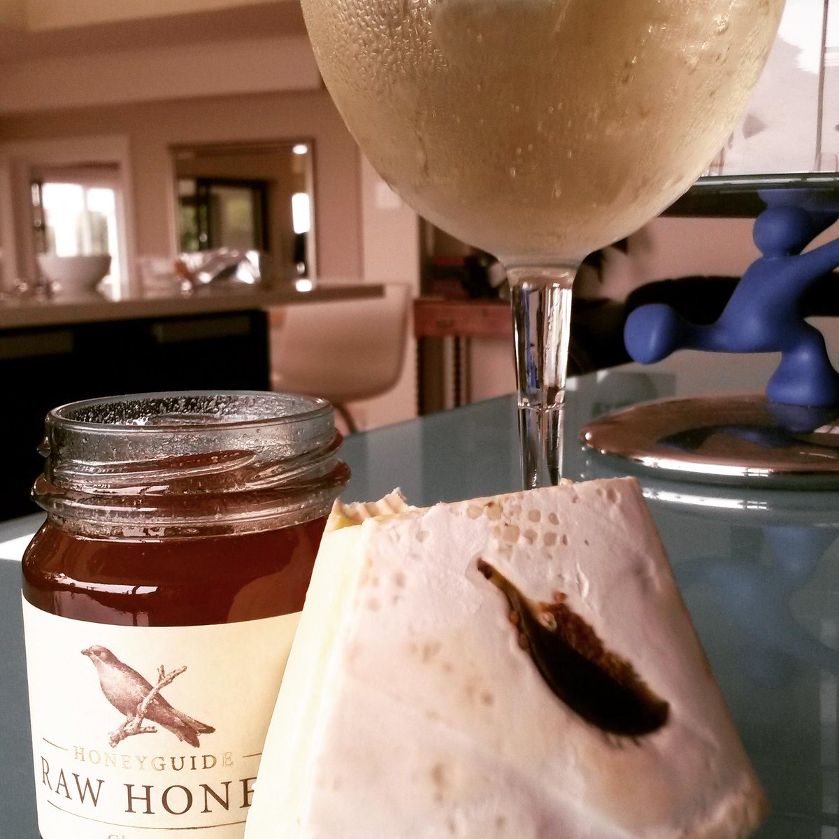 Monday night and just discovered honey from @beesandflowers combined with fig brie &amp; gewurztraminer <a href="/paulcluverwines/">Paul Cluver Family Wines</a>