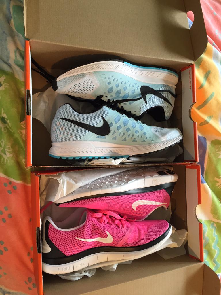 MotivationFitty's tweet photo. Have u ever seen anything so beautiful? 😍 #nikes #freshkicks http://t.co/mthfBQKRgA
