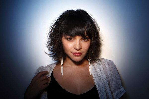 Happy birthday Norah Jones . Sigh.... 