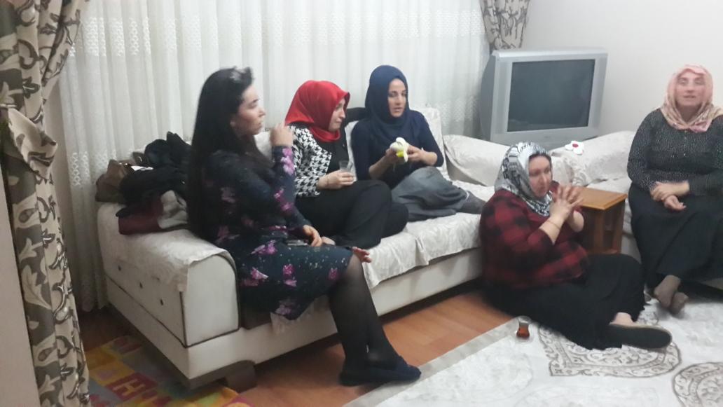 AKKadinSisli's tweet photo. Esentepe mahallemizde ev sohbetti gerceklestirdik @TuranSeckin @Akkadinistanbul @AKkadinmedya @mimzeynepmeric http://t.co/lLg2vcmMSw