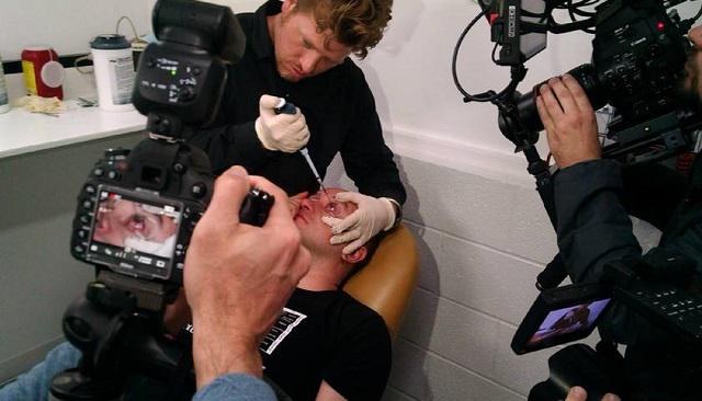 CNEWS's tweet photo. Des gouttes dans les yeux pour voir dans le noir : première expérience réussie aux #USA 
>>http://t.co/upwgfQxflE http://t.co/frGV94SgTT