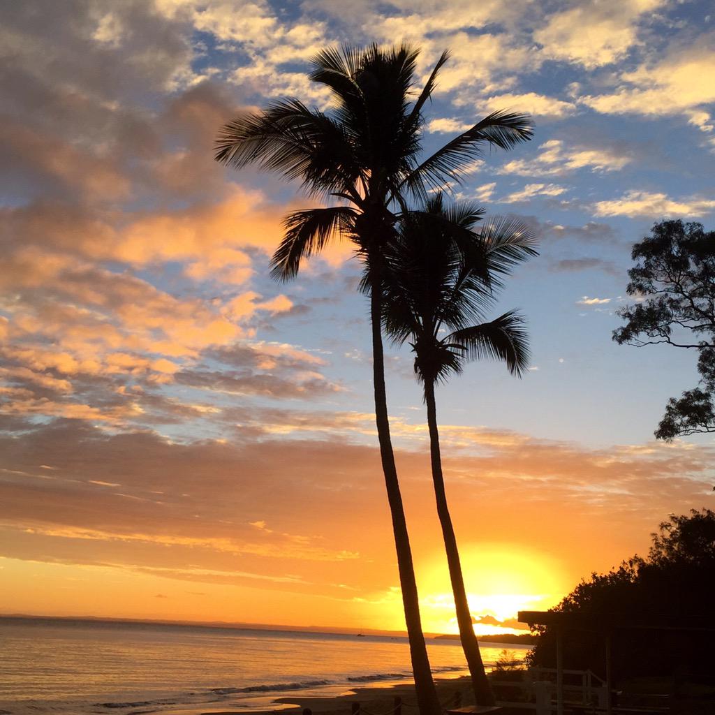Enzosonthebeach's tweet photo. What a spectacular sunrise this morning over Fraser Island! #visitfrasercoast #thisisqueensland #seeaustralia http://t.co/QIV43ngeaL