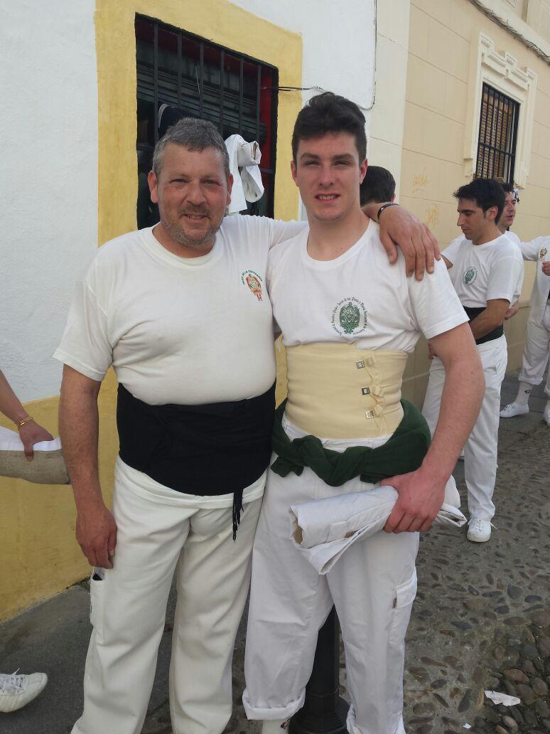 fernandofiti's tweet photo. Mi sobrino @albertitolo97 con el Veneno de ser costalero de la más flamenca y torera de Santa Marina @costalerosSPES http://t.co/W4PadhPXcl