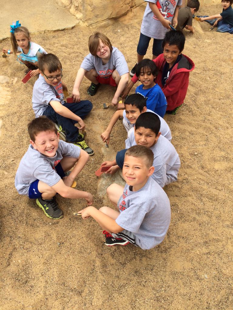 3rdDualSTEM's tweet photo. We had a great day of learning @ FW Museum of Science &amp; History! ¡Fue un día fantástico de aprendizaje! #cancubs http://t.co/1hpXcw5Aqp
