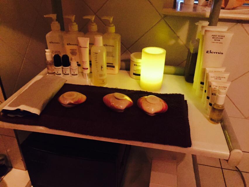 Josiestweet's tweet photo. Wow!! @TheCelticManor is a must!! I'm blown away! Me and the bestie having a @LavaShells @LavaAngels http://t.co/58SnZEHyuZ