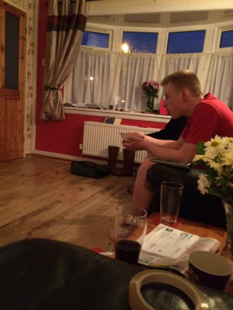 Guard_babe_2's tweet photo. @RugbyTonight fixated to the programme 😂 http://t.co/XbJIaNfc3e