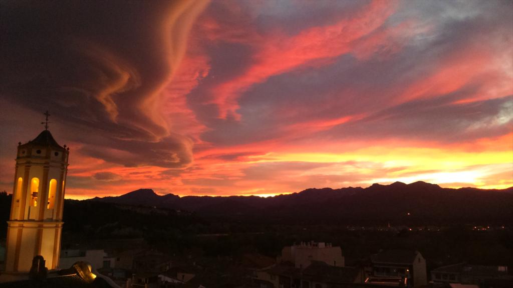 ImmaMelich's tweet photo. @meteocat el cel desde tivenys http://t.co/Vdv9ZmMvzy