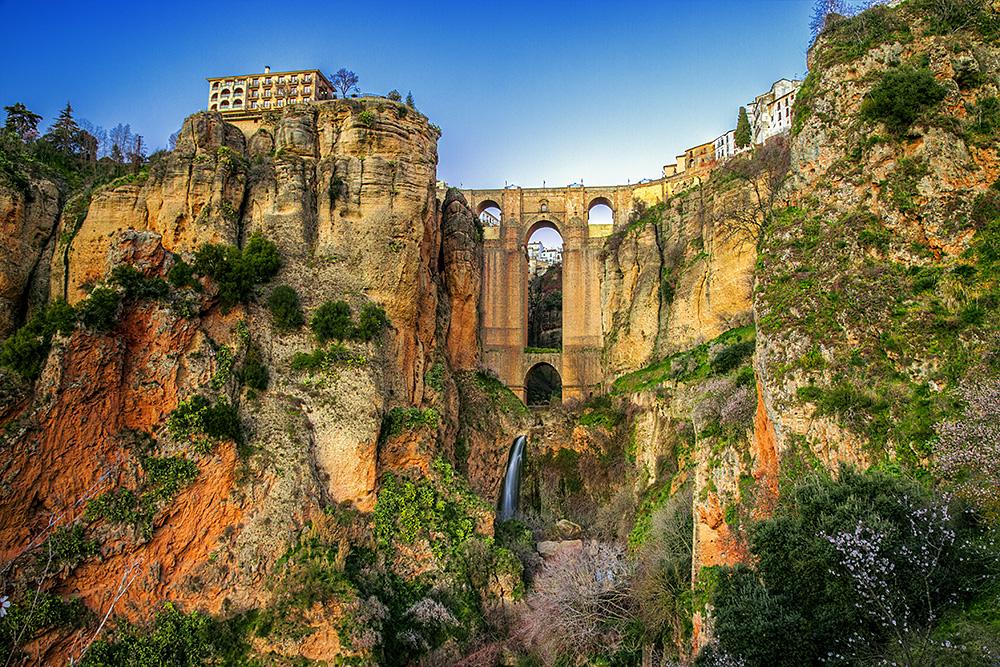 SitiosdeEspana's tweet photo. #Ronda (#Málaga), partida en dos por un desfiladero de más de 150 metros de profundidad: http://t.co/ZPLs0HlnhV
https://t.co/ojYLDQJVTk