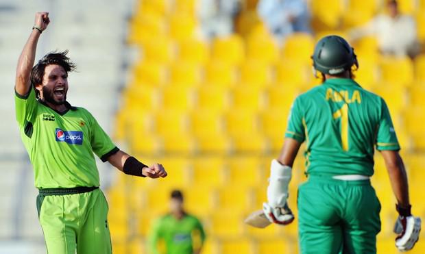 Look at Afridi\s reaction when he got Hashim Amla wicket :) Well happy Birthday !! 