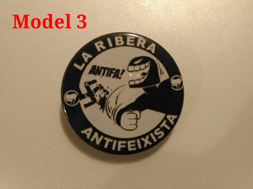 LaRiberaAntifa's tweet photo. Per l'autofinançament del col·lectiu hem posat a la vostra disposició aquestes xapes.Les podeu adquirir enviant un MD http://t.co/za2yXeSfe8
