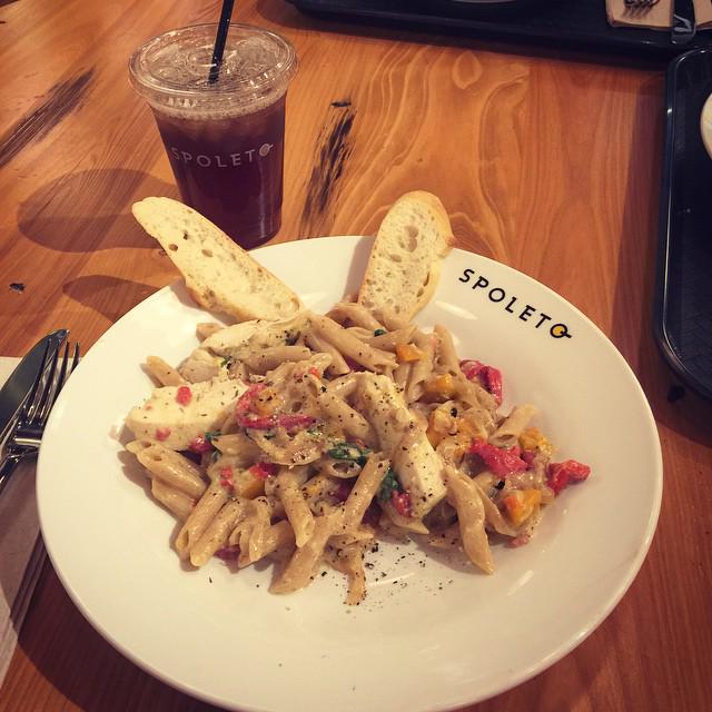 SpoletoItalian's tweet photo. The perfect way to end your Monday - your own Spoleto creation! Thanks @tahplz! #SpoletoUCF #CulinaryFreedom http://t.co/FBAFw52mT4