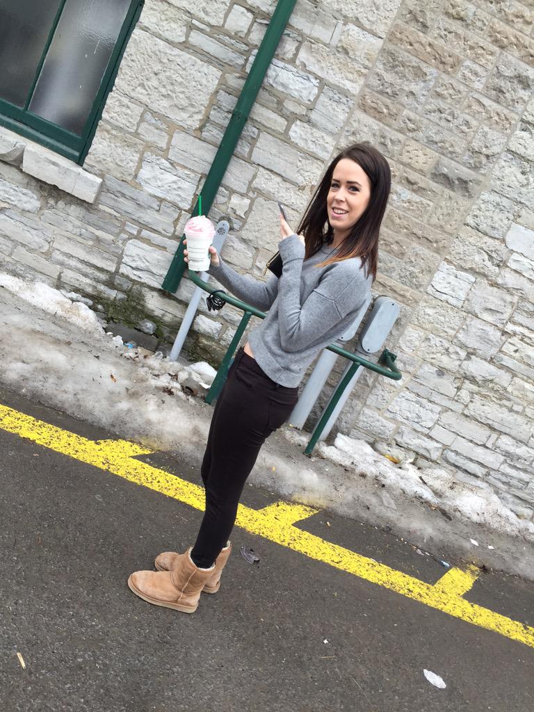 hbrockwell_'s tweet photo. Spotted.. Basic white girl outside of starbucks 👀@BrooklynnMurph http://t.co/untxP9rd9T