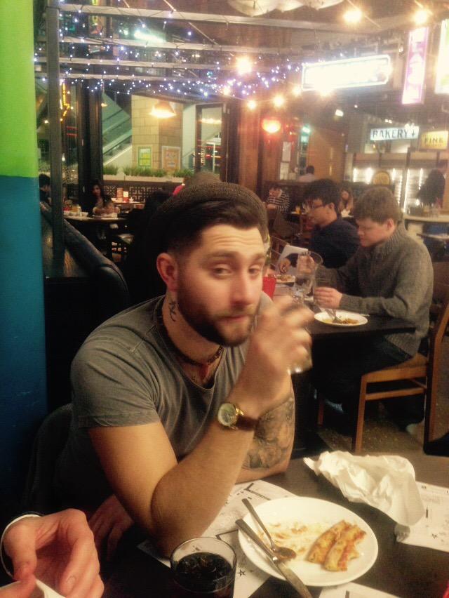 NeilDaveyDrums's tweet photo. @Funkifusion why does your son not eat his crusts!!!??? http://t.co/8bQO6CLm4e