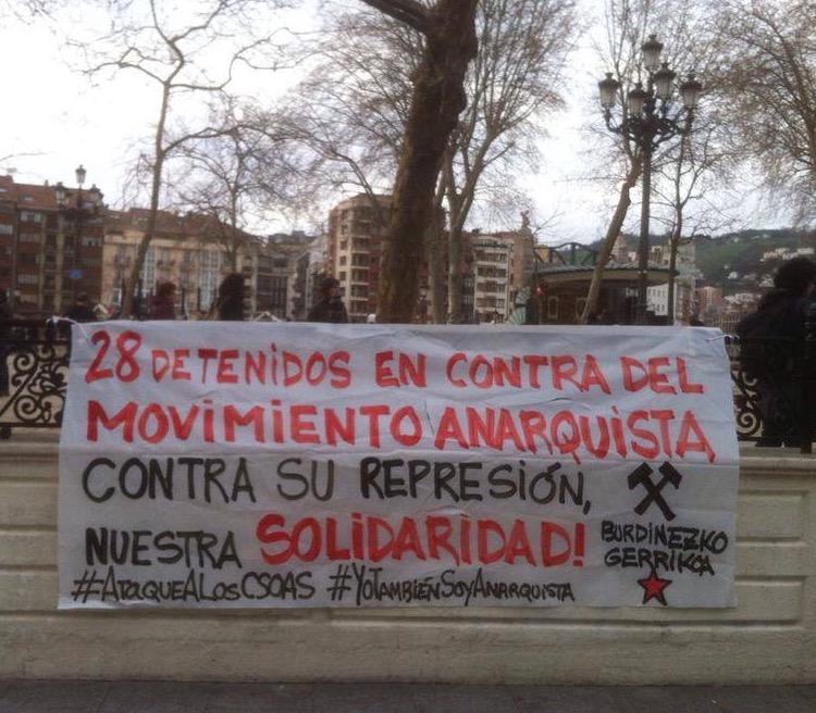 Antifaxismoa's tweet image. Contra su represión nuestra solidaridad #Bilbao
#AtaqueAlosCSOAS
#YoTambienSoyAnarquista 
#ElkartasunAntifaxista RT