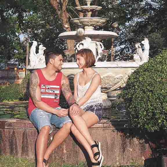 ChismsPH's tweet photo. Coleen Garcia and Billy Crawford spends holiday in Thailand.
http://t.co/Jr2pG64ERp @coleengarcia @billyjoecrawfrd http://t.co/Qb06Fg0b3y