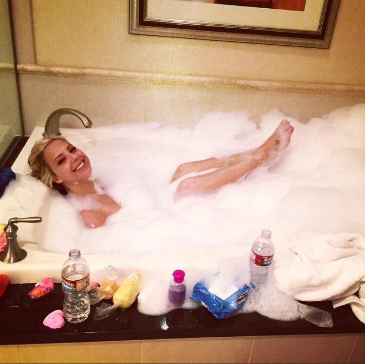 misslittleRN's tweet photo. so.many.bubbles. #ilovevegas #ilovebubblebaths #ilovejason http://t.co/ApewqWDtZz