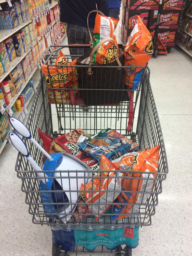 lothompson7's tweet photo. Clearly we REALLY like Cheetos 😂 #gettingthegoodstuff @KaraOldfield @jonathangroff13 @ktdodson19 http://t.co/QGePypDliS