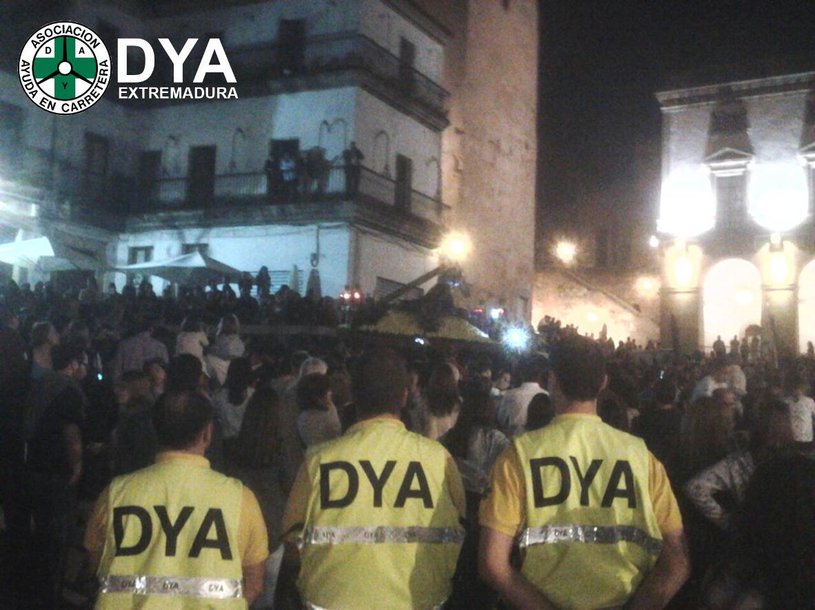 DYAExtremadura's tweet photo. Sigue la #SSantaCC, esta noche damos cobertura a la procesión del @CristoBatallasC #DYA http://t.co/wDmFJ3y1Vy