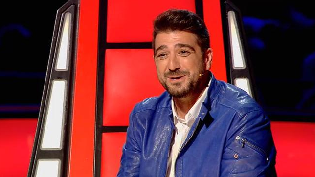 teleaudiencias's tweet photo. #LaVoz2 El padre misionero Damián se va con #EquipoOrozco. ¡Una de las grandes sorpresas de esta edición! http://t.co/tgux489byM
