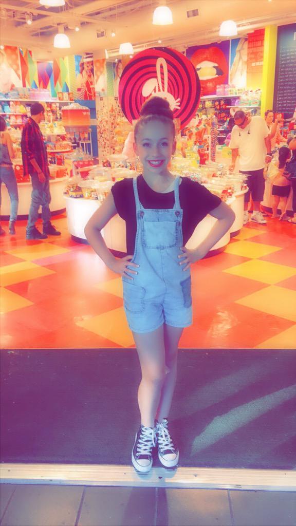 tatemcrae's tweet image. Guess what?! It's SUGARRRRRR!!!!