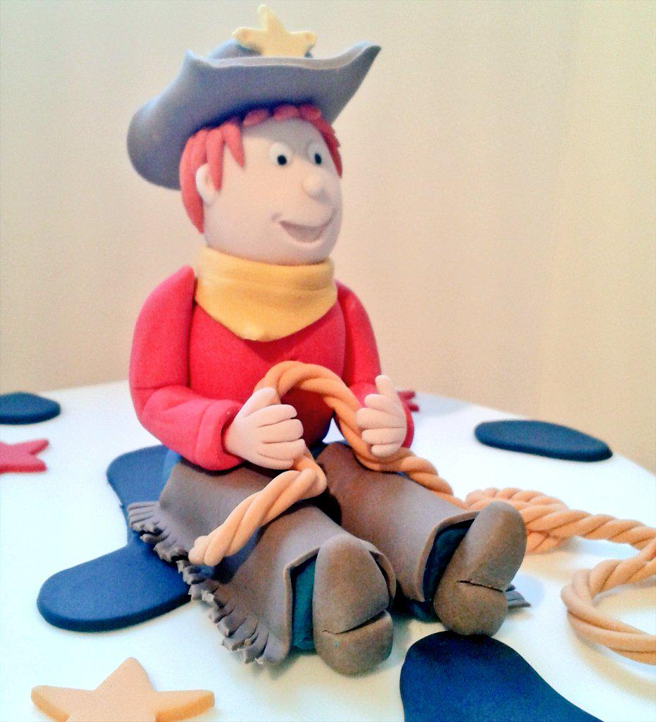 kcbish75's tweet photo. #cowboycake #cakeykate http://t.co/bPrFZiZtRS