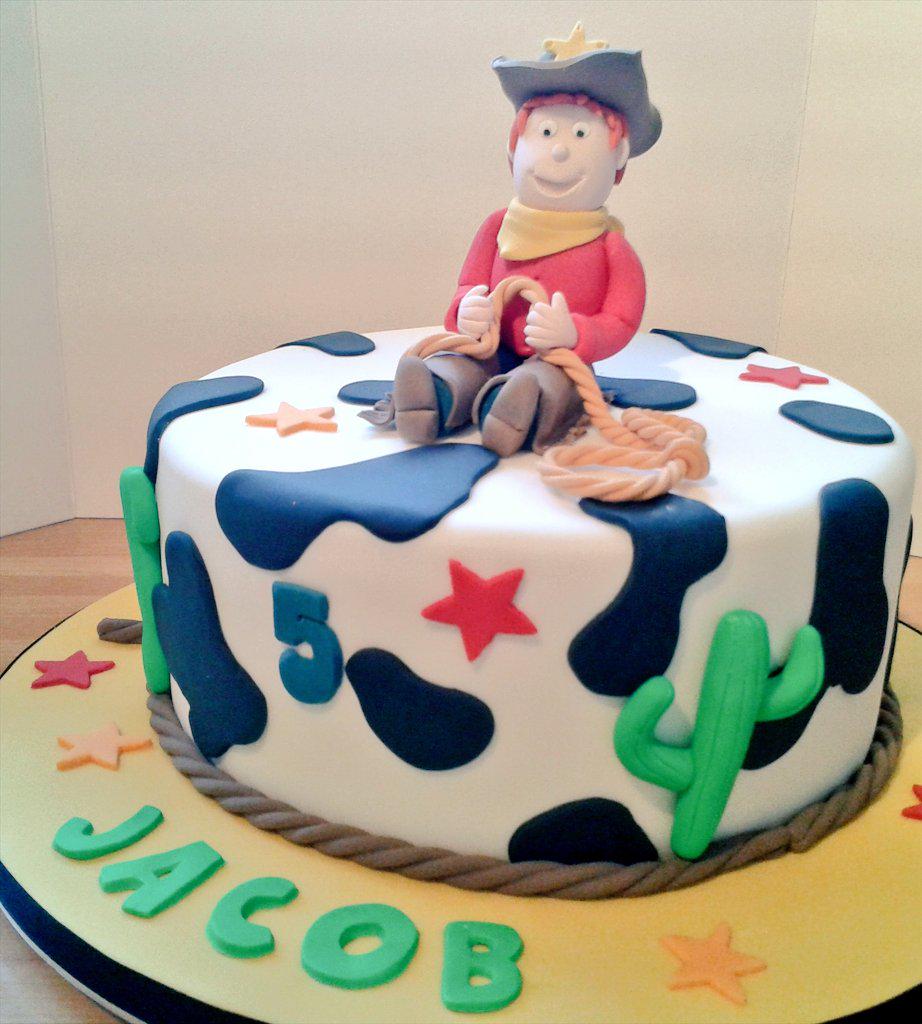 kcbish75's tweet photo. #cowboycake #cakeykate http://t.co/bPrFZiZtRS