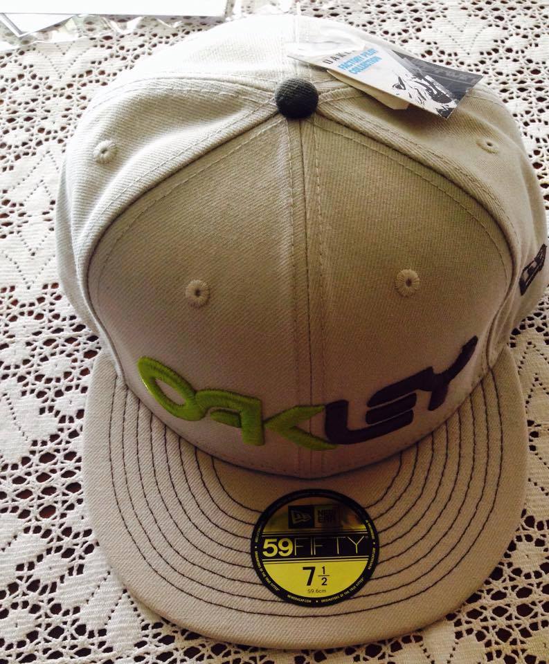 Saricol's tweet photo. Ventas #gorras #Oakley #Chiclayo https://t.co/qKONuKUgFo http://t.co/NusuxECryP