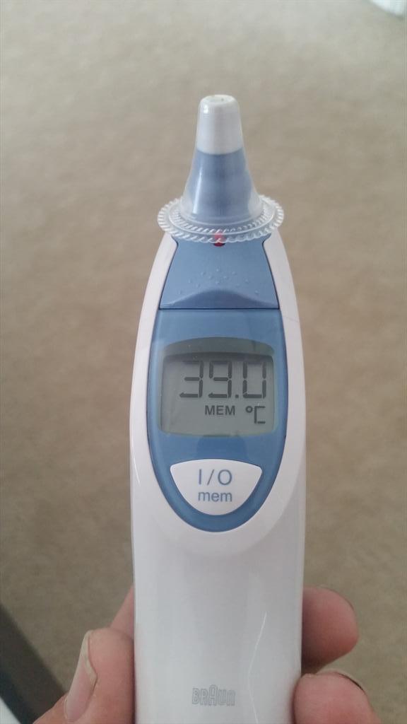 JnrJohnson's tweet photo. Yeah not good.. #sick #temperature #aching #headsgoingtoexplode http://t.co/bCaL8gb9Q1