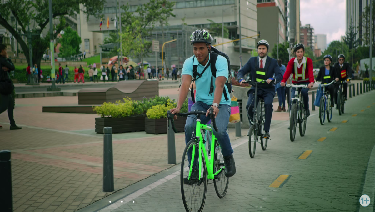 EnBogota1Mas's tweet photo. #Gana1MillonDePuntosSi lleva siempre el casco cuándo usa la bici: https://t.co/YUlfjLagQz #1mas http://t.co/NRUxWm5hOy
