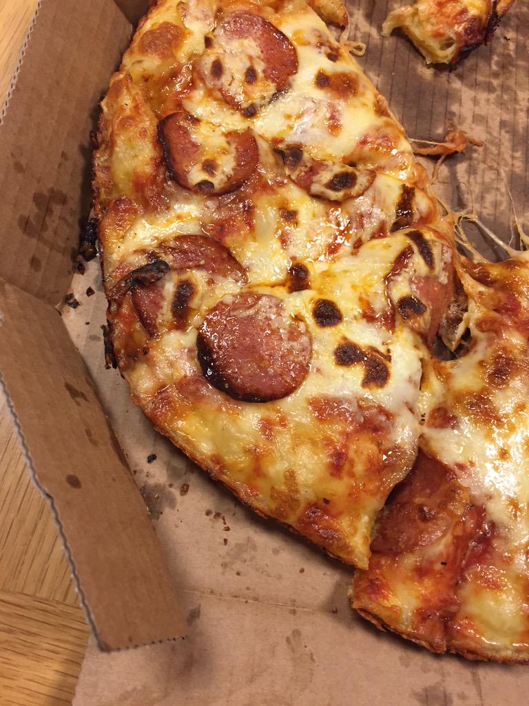 raggakri's tweet photo. Fokk hvað pönnupizza er góð 😩 #dpisl http://t.co/EOEkciHU9f
