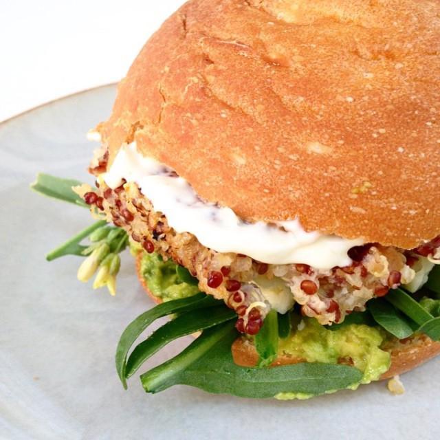 LaNatural_CL's tweet photo. Namaste ✨ Hoy me inspiró esta hamburguesa de quínoa de @danielgreve #Homemade 👐 Manos a la… http://t.co/9dKlgG7qsF http://t.co/E0lUdrZ4to
