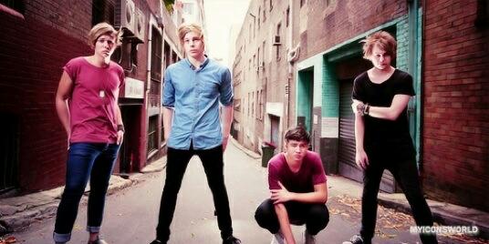 calpalplease's tweet image. HOW I DONT UNDERSTAND #5SOS