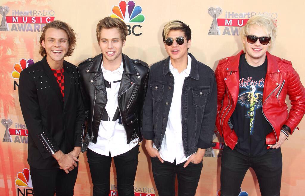 calpalplease's tweet image. HOW I DONT UNDERSTAND #5SOS